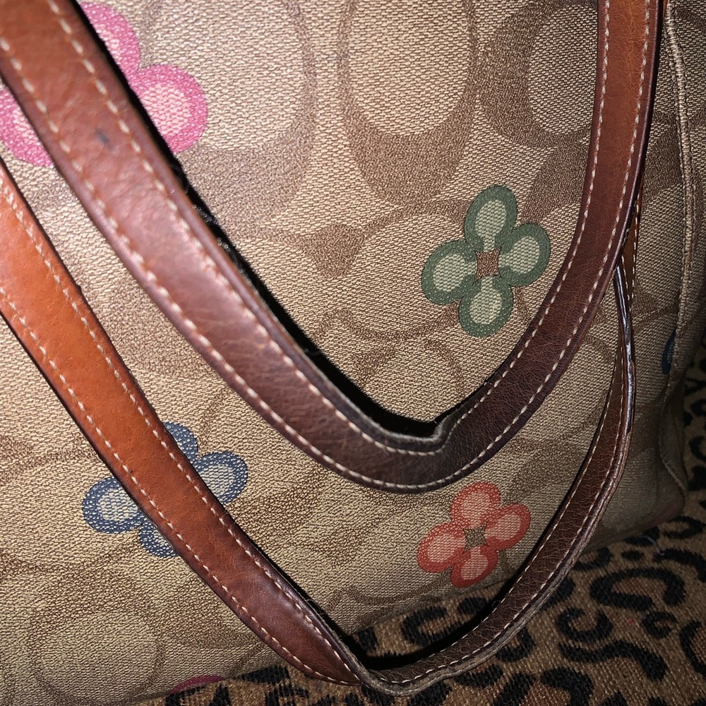 👛💜COACH Peyton Clover Purse💜👛 READ DESCRIPTION AND SEE PHOTOS AND VIDEO - Picture 10 of 15